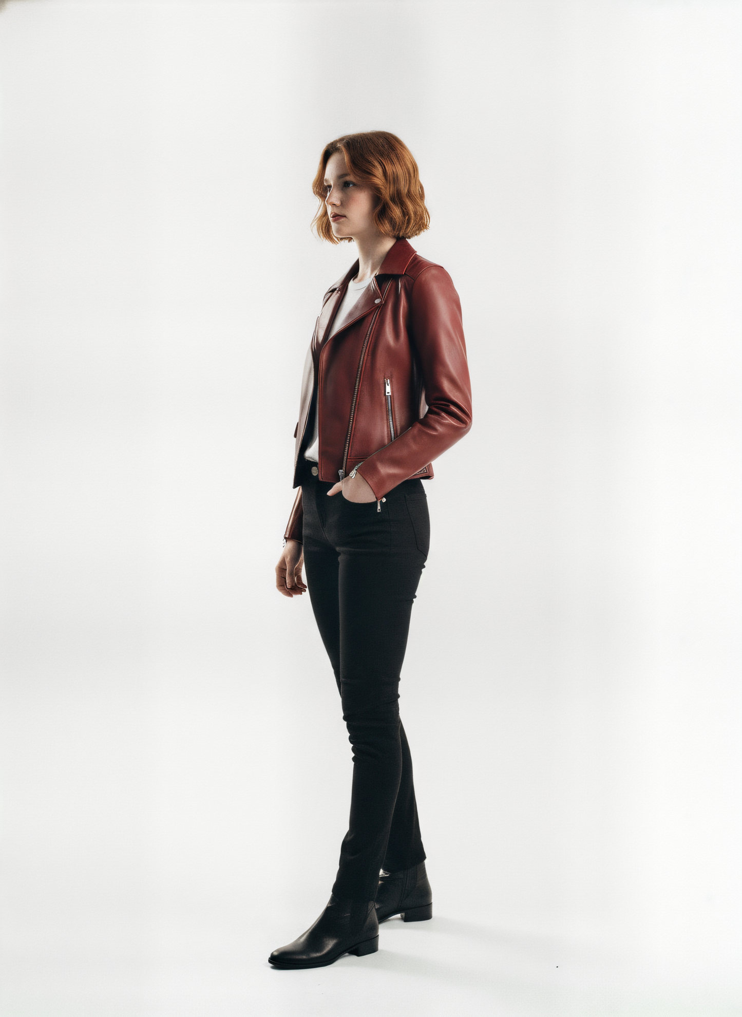 kaya-scodelario-resident-evil-leather-jacket - vton_side